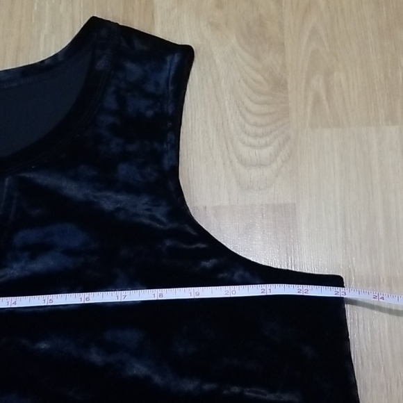 Penningtons black velvet top with cutout 1X NWT - Picture 9 of 10